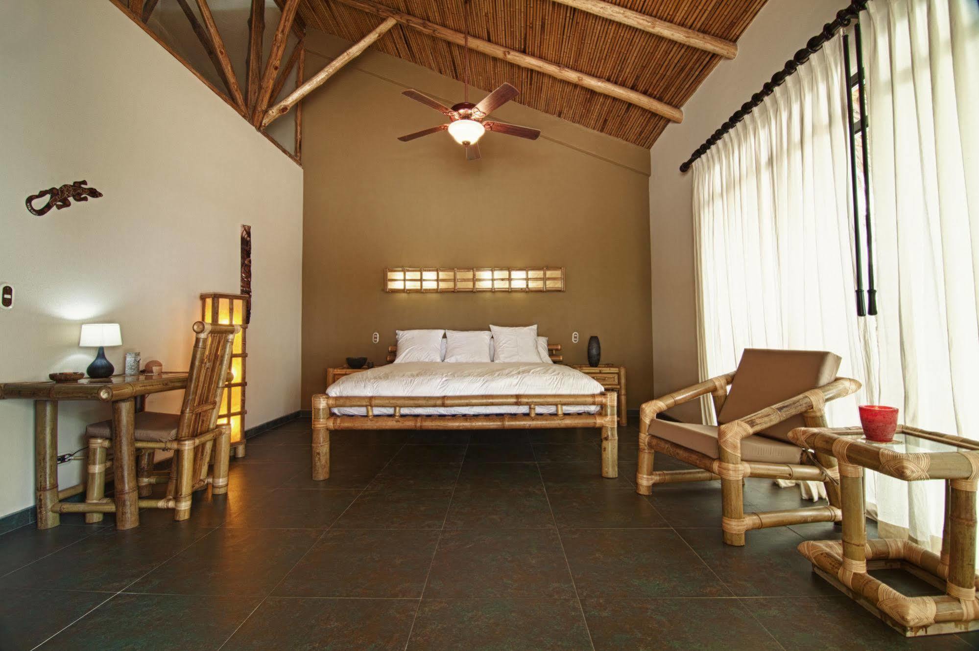 Clandestino Beach Resort Parrita Esterno foto